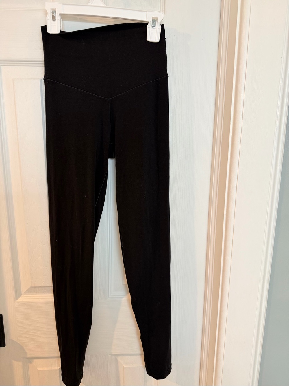 aerie Black High-Waist Leggings with V-Front Waistband